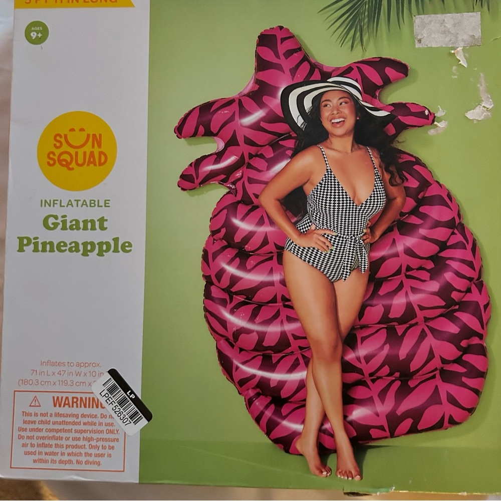 Sun squad Pineapple float